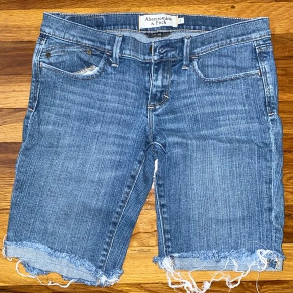 LAST CHANCE - Abercrombie & Fitch Jean Shorts size 2 - Picture 2 of 7